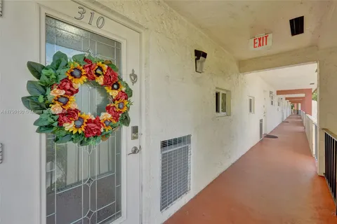 830 S Hollybrook Dr # 310, Pembroke Pines FL 33025
