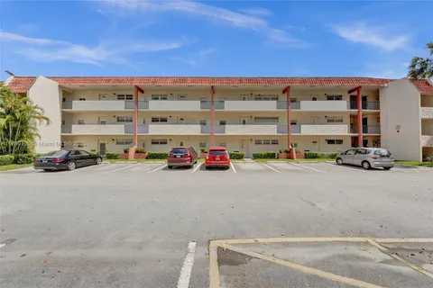 830 S Hollybrook Dr # 310, Pembroke Pines FL 33025