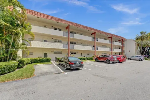 830 S Hollybrook Dr # 310, Pembroke Pines FL 33025