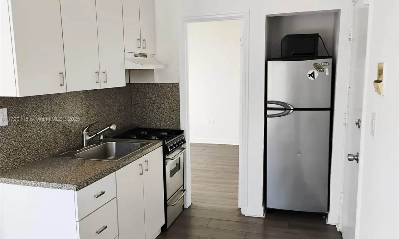 1555 Pennsylvania Ave # 202, Miami Beach FL 33139