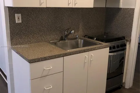 1555 Pennsylvania Ave # 202, Miami Beach FL 33139