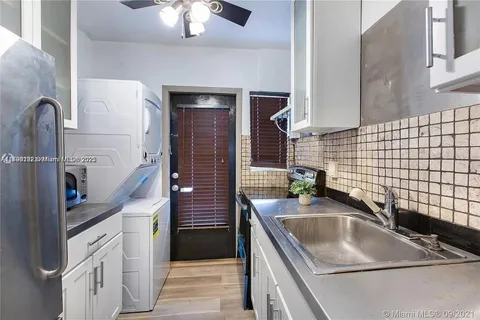 641 Espanola Way # 9, Miami Beach FL 33139