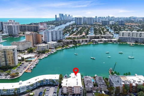 2420 Diana Dr # 203, Hallandale Beach FL 33009