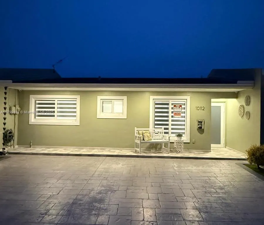 10112 SW 21st Ter, Miami FL 33165