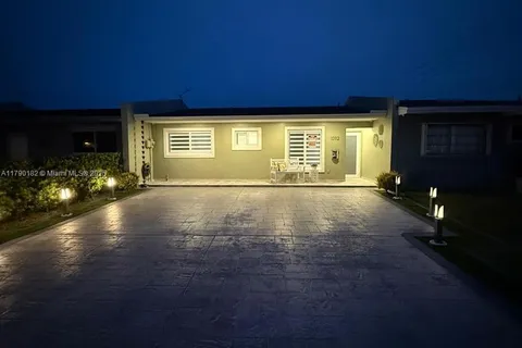 10112 SW 21st Ter, Miami FL 33165
