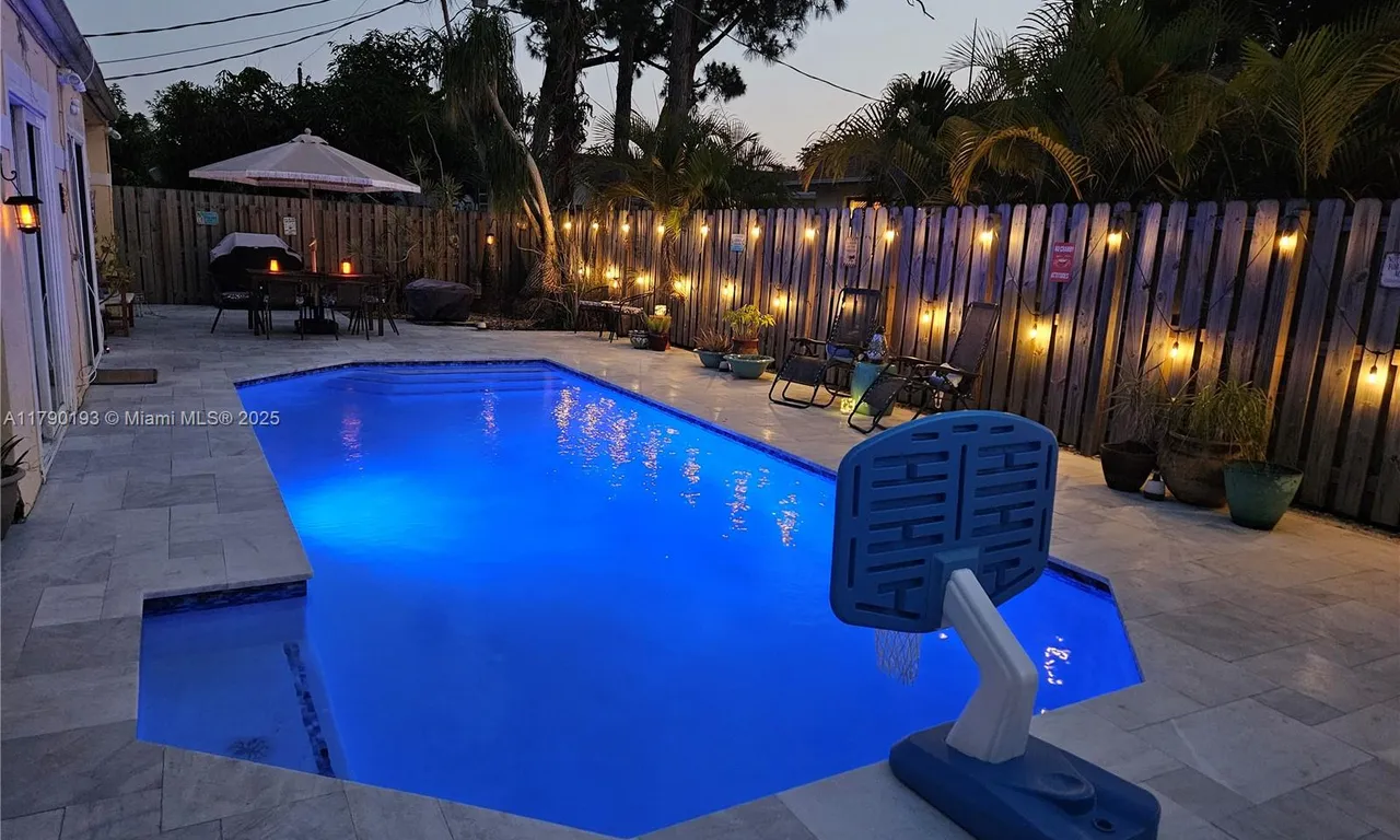 359 SW 32nd Ave, Deerfield Beach FL 33442