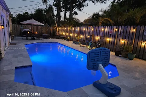 359 SW 32nd Ave, Deerfield Beach FL 33442