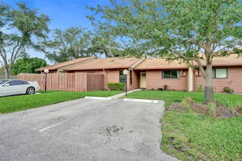 6179 Pine Tree Ln # B, Tamarac FL 33319