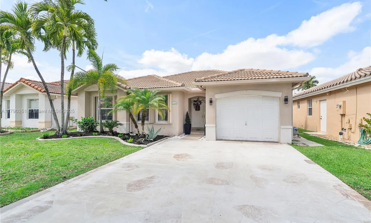 13995 S Cypress Cove Cir, Davie FL 33325