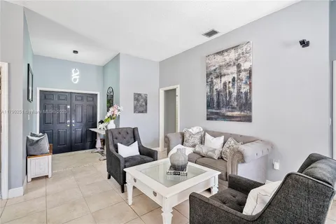 13995 S Cypress Cove Cir, Davie FL 33325