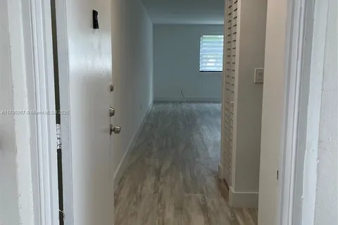 460 W Park Dr # 207, Miami FL 33172