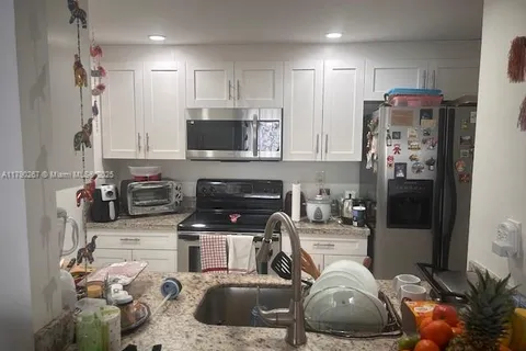 460 W Park Dr # 207, Miami FL 33172