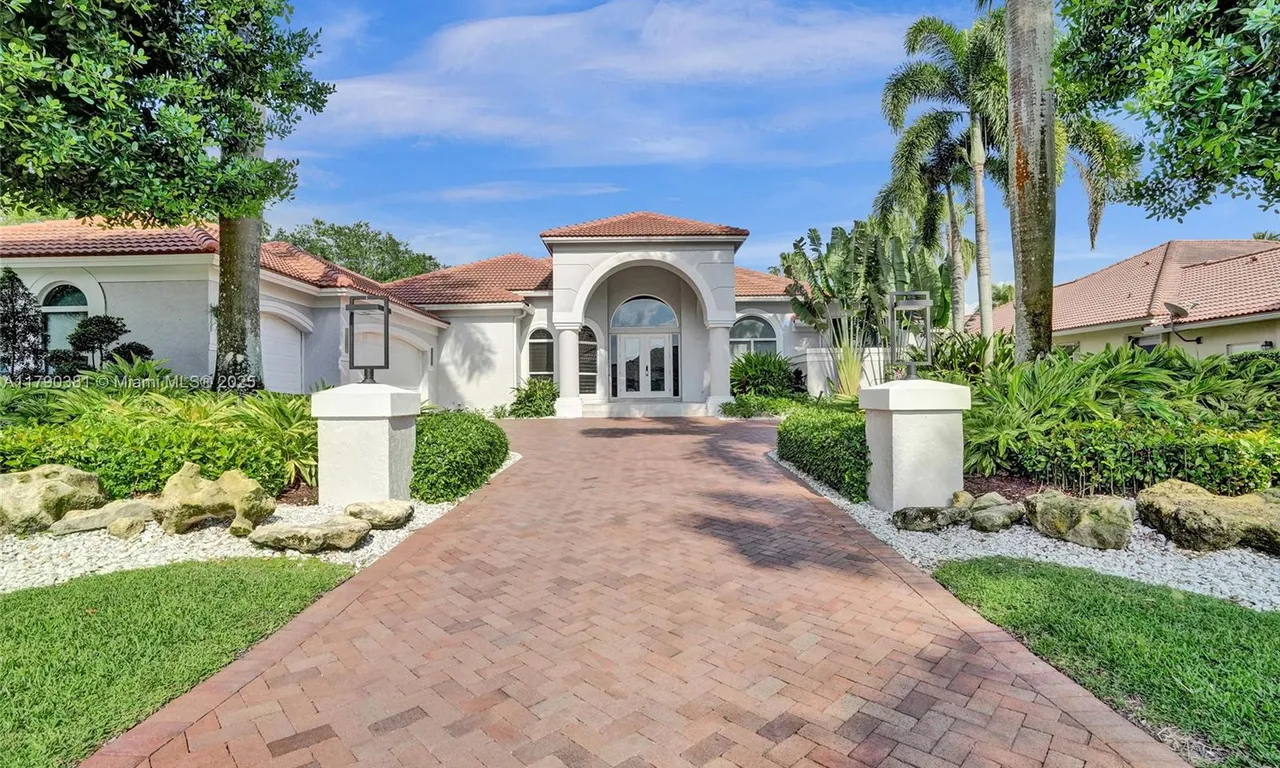 2670 Cypress Ln, Weston FL 33332