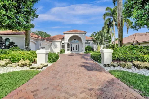 2670 Cypress Ln, Weston FL 33332