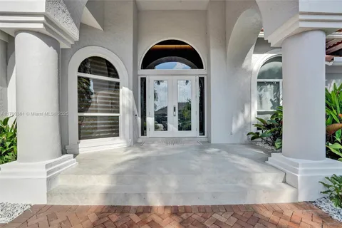 2670 Cypress Ln, Weston FL 33332