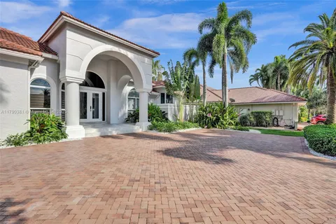 2670 Cypress Ln, Weston FL 33332