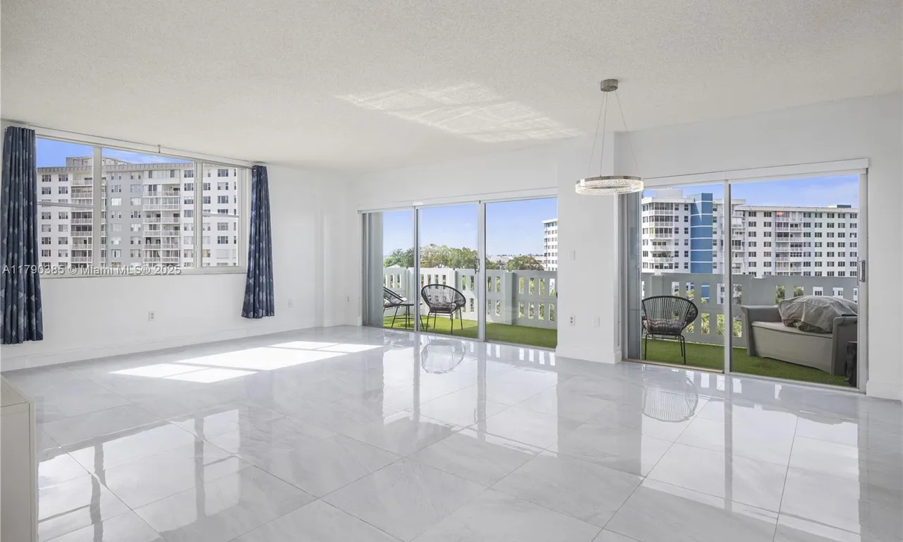 4001 Hillcrest Dr # 601, Hollywood FL 33021