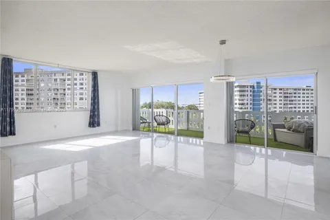 4001 Hillcrest Dr # 601, Hollywood FL 33021