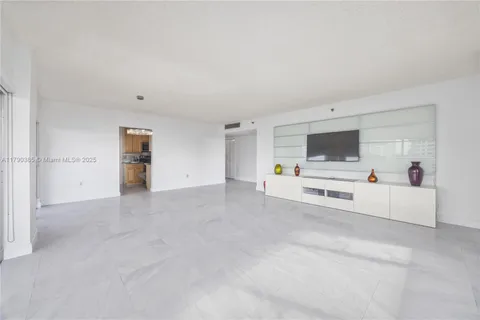 4001 Hillcrest Dr # 601, Hollywood FL 33021
