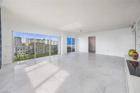 4001 Hillcrest Dr # 601, Hollywood FL 33021
