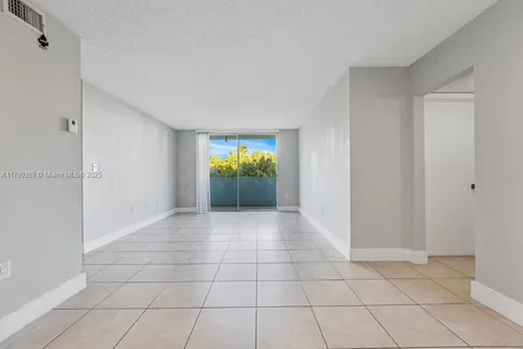 5033 NW 7th St # 208, Miami FL 33126