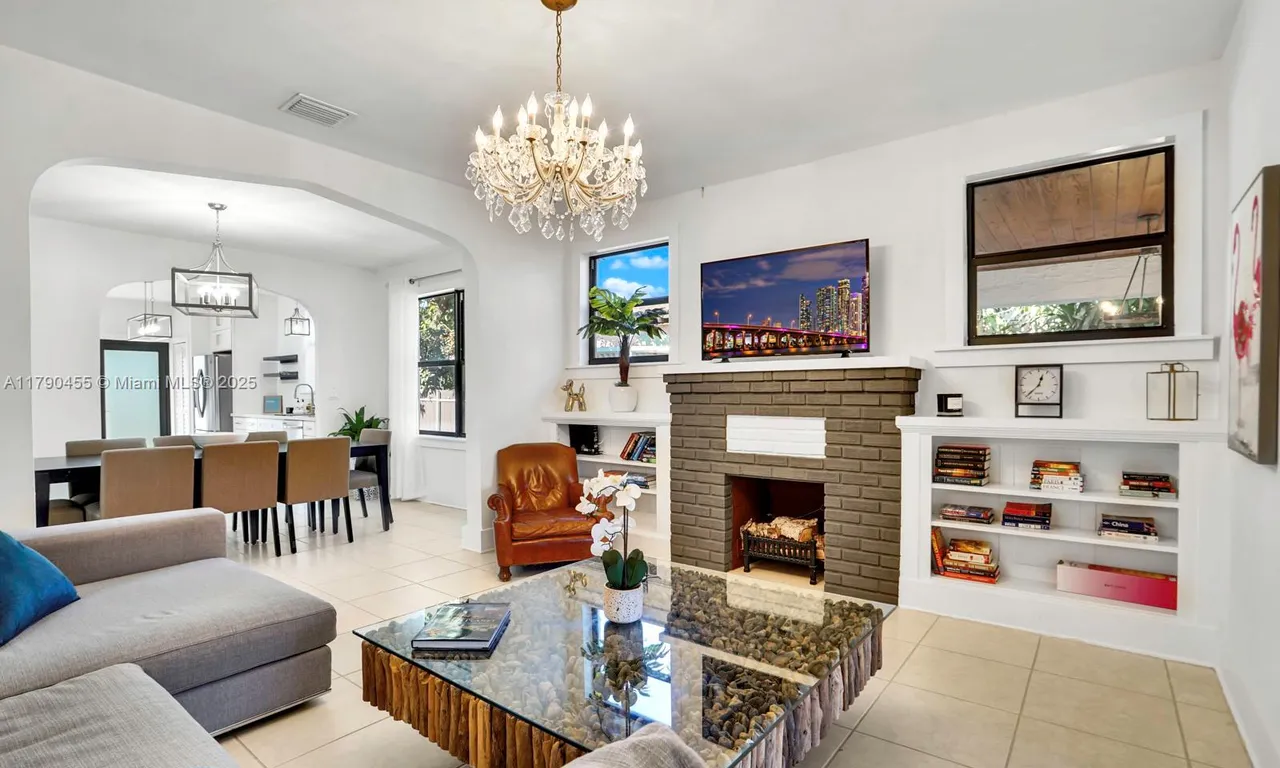 318 SW 16th Ave, Miami FL 33135
