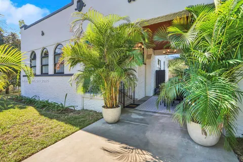 318 SW 16th Ave, Miami FL 33135