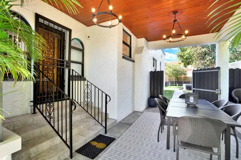 318 SW 16th Ave, Miami FL 33135
