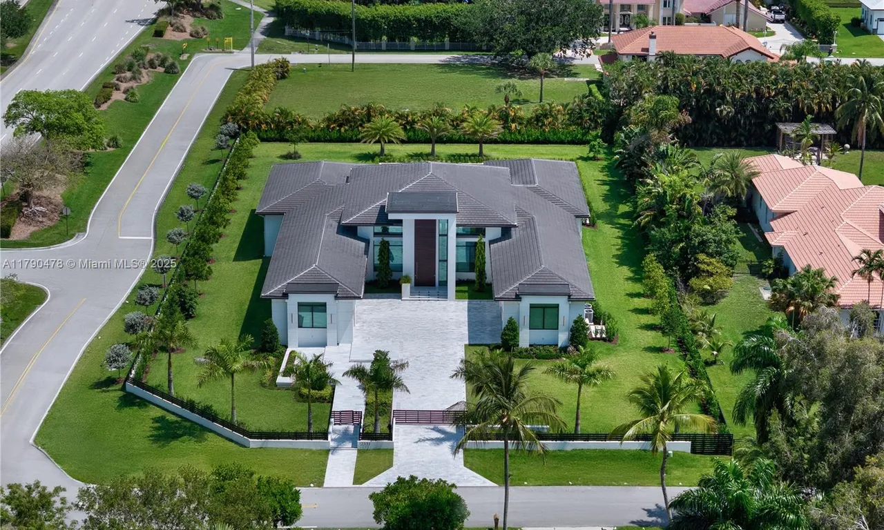 12331 SW 2nd St, Plantation FL 33325