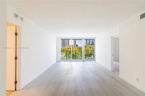 100 Bayview Dr # 314, Sunny Isles Beach FL 33160