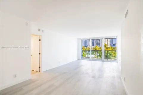 100 Bayview Dr # 314, Sunny Isles Beach FL 33160