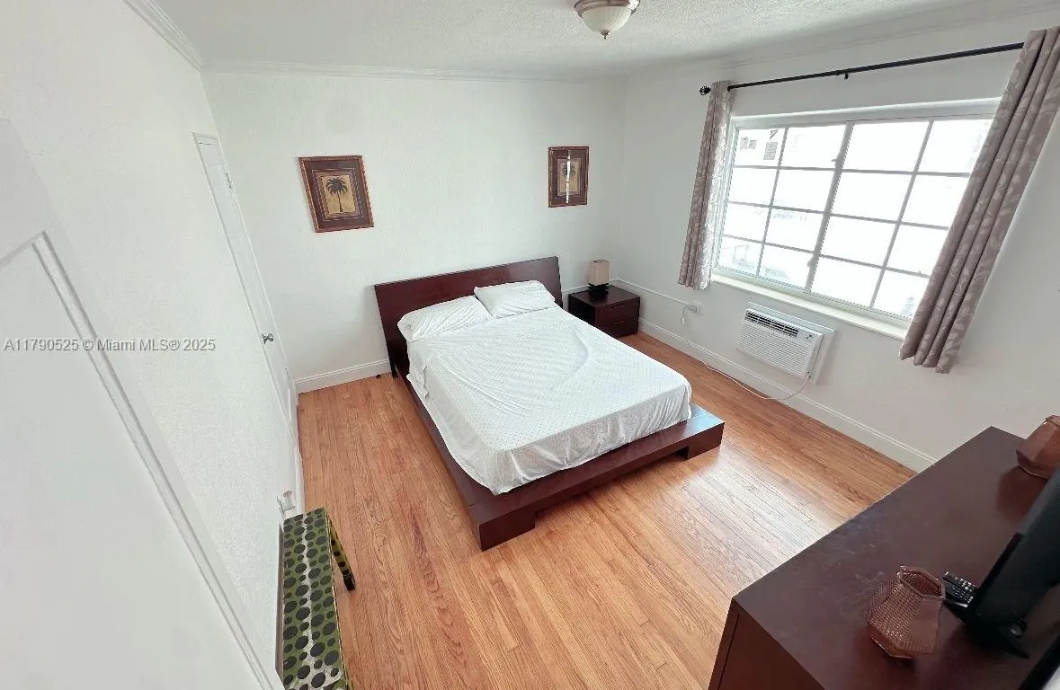 7445 Harding Ave # 213, Miami Beach FL 33141