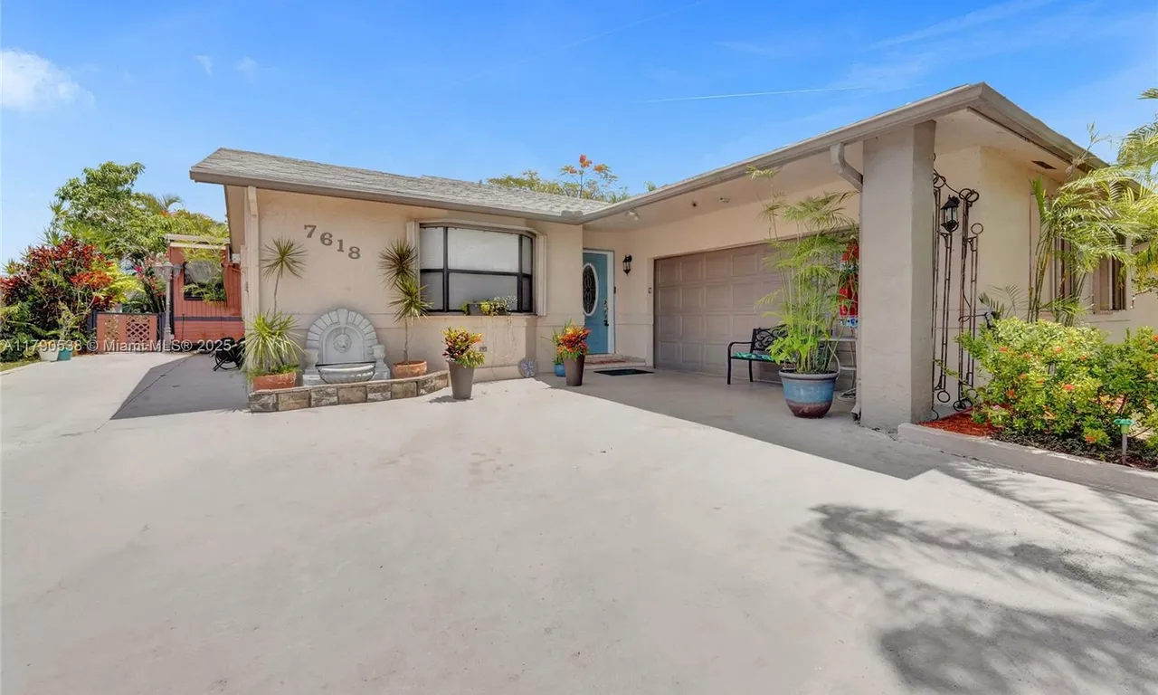 7618 NW 88th Cir, Tamarac FL 33321