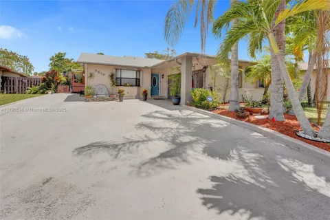 7618 NW 88th Cir, Tamarac FL 33321