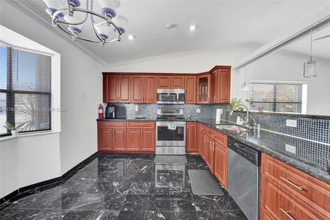 7618 NW 88th Cir, Tamarac FL 33321