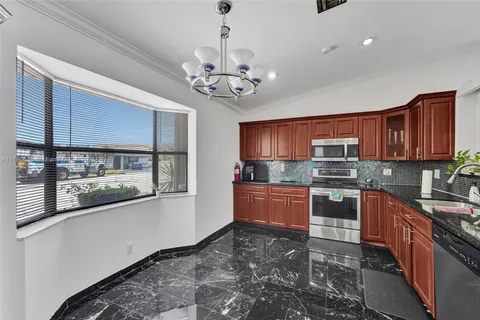 7618 NW 88th Cir, Tamarac FL 33321