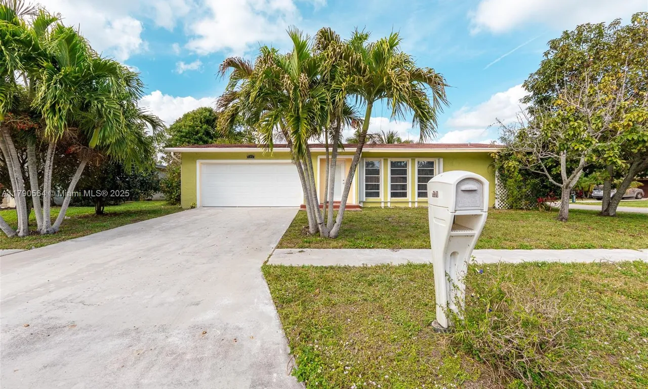 6351 Moonstone Way, Delray Beach FL 33484