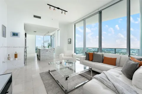 900 Biscayne Blvd # 5812, Miami FL 33132