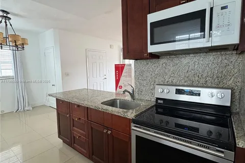 1195 Marseille Dr # 6, Miami Beach FL 33141