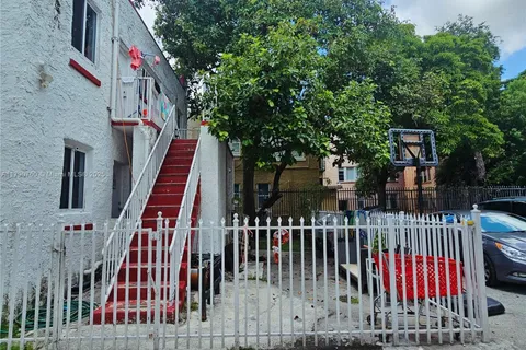 977 SW 5th St # 3, Miami FL 33130