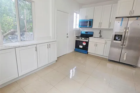 977 SW 5th St # 3, Miami FL 33130