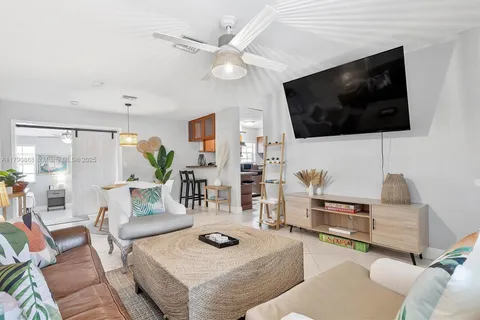 901 NE 16th St, Fort Lauderdale FL 33304