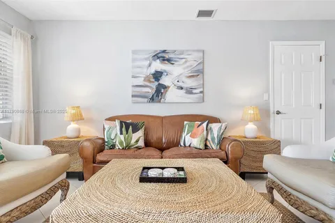 901 NE 16th St, Fort Lauderdale FL 33304
