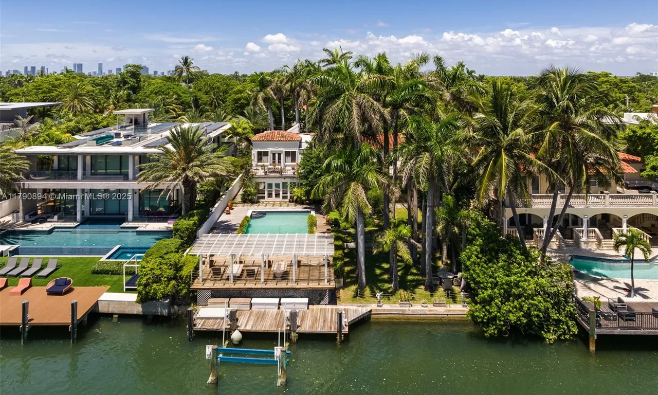 5215 Pine Tree Dr, Miami Beach FL 33140