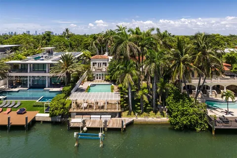 5215 Pine Tree Dr, Miami Beach FL 33140