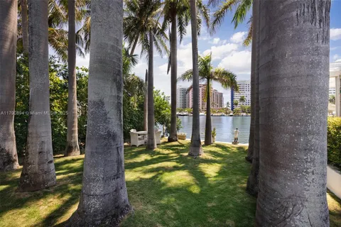 5215 Pine Tree Dr, Miami Beach FL 33140