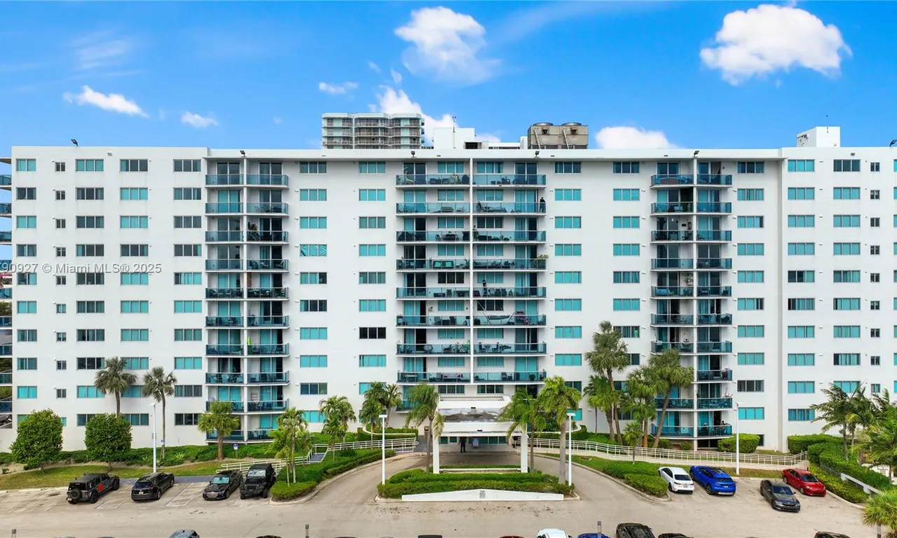 7525 E Treasure Dr # 304, North Bay Village FL 33141
