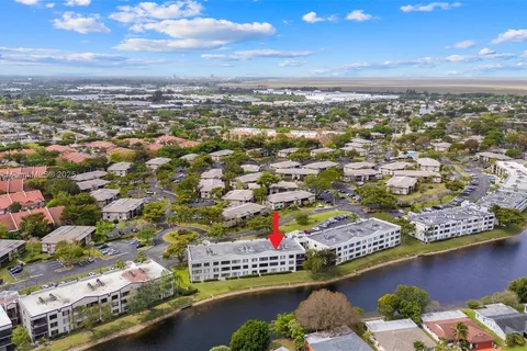 9585 N Belfort Cir # 308, Tamarac FL 33321
