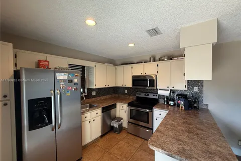 2552 NW 99th Ave, Coral Springs FL 33065