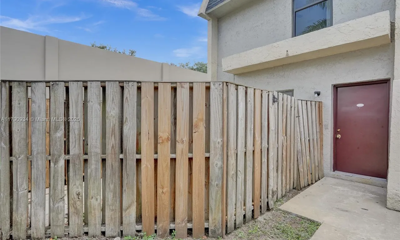 2306 NW 52nd Ave # 2306, Lauderhill FL 33313